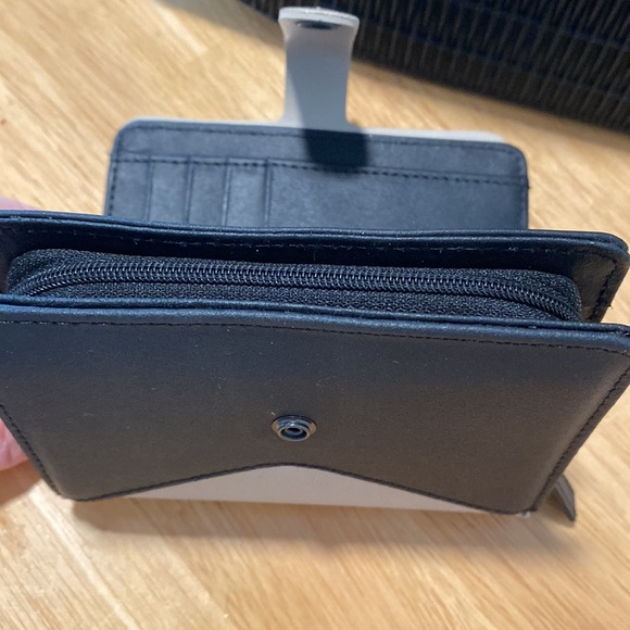 NWOT O bag Black and Tan Wallet - Picture 5 of 5